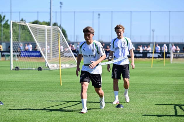 28.07.2026; Moenchengladbach; Fussball, Herren, Saison 2026 2027, Training Borussia Moenchengladbach Trainingsuebung mit Zento Uno (Gladbach, li.) und Hugo Bolin (Gladbach, re.) DFL regulations prohibit any use of photographs as image sequences and or quasi-video. ista-Borussia-Park NRW Deutschland *** July 28, 2026, Mönchengladbach Soccer, Men s, 2026–2027 season, Borussia Mönchengladbach training session featuring Zento Uno (Gladbach, left) and Hugo Bolin (Gladbach, right). DFL regulations prohibit any use of photographs as image sequences and or quasi-video content at Borussia Park, NRW, Germany