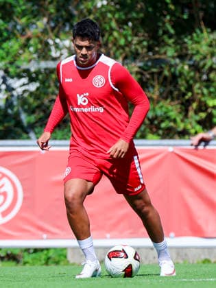 Nadiem Amiri (1. FSV Mainz 05) kontrolliert den Ball, Tag 2, Trainingslager 1. FSV Mainz 05, Sportzentrum am 28. July 2026 in Wörgl, Österreich. (Foto von Marco Steinbrenner DeFodi Images) Nadiem Amiri (1. FSV Mainz 05) controls the ball, Tag 2, Trainingslager 1. FSV Mainz 05, Sportzentrum, July 28, 2026 in Wörgl, Austria. (Photo by Marco Steinbrenner DeFodi Images) - *** Nadiem Amiri 1 FSV Mainz 05 controls the ball, Day 2, 1 FSV Mainz 05 training camp, Sports Center on July 28, 2026, in Wörgl, Austria Photo by Marco Steinbrenner DeFodi Images Nadiem Amiri 1 FSV Mainz 05 controls the ball, Day 2, 1 FSV Mainz 05 Training Camp, Sports Center, July 28, 2026, in Wörgl, Austria. Photo by Marco Steinbrenner, DeFodi Images