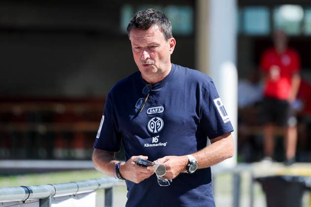 Vorstand und Kommunikation Christian Heidel (1. FSV Mainz 05) schaut, Tag 2, Trainingslager 1. FSV Mainz 05, Sportzentrum am 28. July 2026 in Wörgl, Österreich. (Foto von Marco Steinbrenner DeFodi Images) Vorstand Sport und Kommunikation Christian Heidel (1. FSV Mainz 05) looks on, Tag 2, Trainingslager 1. FSV Mainz 05, Sportzentrum, July 28, 2026 in Wörgl, Austria. (Photo by Marco Steinbrenner DeFodi Images) - *** Christian Heidel, Director of Sports and Communications for 1. FSV Mainz 05, looks on, Day 2, 1. FSV Mainz 05 training camp, Sports Center on July 28, 2026, in Wörgl, Austria Photo by Marco Steinbrenner DeFodi Images Christian Heidel, Director of Sports and Communications, 1. FSV Mainz 05, looks on, Day 2, 1. FSV Mainz 05 training camp, Sports Center, July 28, 2026, in Wörgl, Austria. Photo by Marco Steinbrenner, DeFodi Images