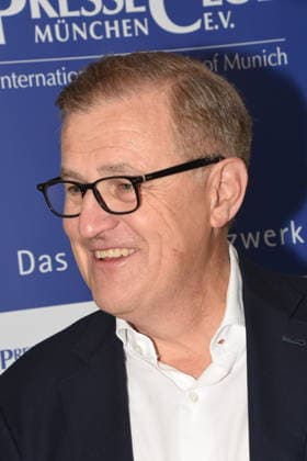 Bayern-Boss Jan-Christian Dreesen Muenchen 28.07.2026 Presseclub Muenchen Eigenveranstaltung: Die WM ist vorbei der FC Bayern startet wieder! Bayern-Boss Jan-Christian Dreesen vor Saisonbeginn im Gespräch ueber dauerhaften finanziellen und sportlichen Erfolg *** Bayern Boss Jan Christian Dreesen, Munich, July 28, 2026, Munich Press Club, In-House Event: The World Cup is over; FC Bayern is back in action. Bayern Boss Jan Christian Dreesen discusses sustained financial and sporting success ahead of the start of the season.