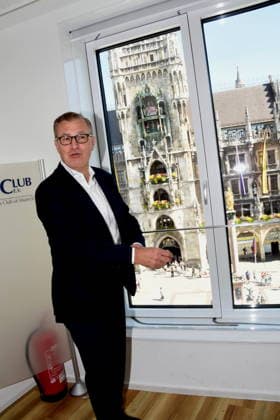 Bayern-Boss Jan-Christian Dreesen Muenchen 28.07.2026 Presseclub Muenchen Eigenveranstaltung: Die WM ist vorbei der FC Bayern startet wieder! Bayern-Boss Jan-Christian Dreesen vor Saisonbeginn im Gespräch ueber dauerhaften finanziellen und sportlichen Erfolg *** Bayern Boss Jan Christian Dreesen, Munich, July 28, 2026, Munich Press Club, In-House Event: The World Cup is over; FC Bayern is back in action. Bayern Boss Jan Christian Dreesen discusses sustained financial and sporting success ahead of the start of the season.