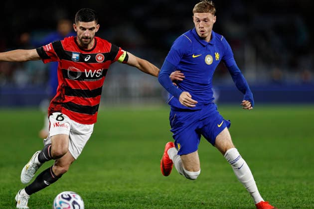 SOCCER CHELSEA WANDERERS, Steven Ugarkovic of the Wanderers and Cole Palmer of Chelsea competes for the ball during of the Sydney Super Cup match between Chelsea FC and the Western Sydney Wanderers FC at Accor Stadium in Sydney, Tuesday, July 28, 2026. ( NO ARCHIVING, EDITORIAL USE ONLY SYDNEY NEW SOUTH WALES AUSTRALIA  Copyright: xMARKxEVANSx 20260728131340720285