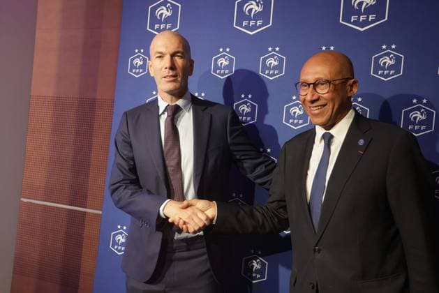 ZINEDINE ZIDANE A LA FFF PHOTOPQR LE PARISIEN LP Philippe Lavieille (Staff) ; PARIS ; 28 07 2026 ; Crédit : Le Parisien Philippe Lavieille Conférence de presse à la FFF de Zinedine Zidane nouveau selectionneur de l Equipe de France de Football au coté du Président de la Federation Française de Football au siège de la FFF Bd de Grenelle. Il est venu saluer les fans qui devant le siège attendait sa venue.Z Former French international football player Zinedine Zidane during a press conference, PK, Pressekonferenz to present him as the new head coach of France national football team at the French Football Federation headquarters (FFF) in Paris on July 28, 2026 *** Local Caption *** EQUIPE DE FRANCE FOOTBALL PARIS 75 France  Copyright: xPHOTOPQR LExPARISIEN MAXPPPxx 20260728LPA5559 20260728LPA5559