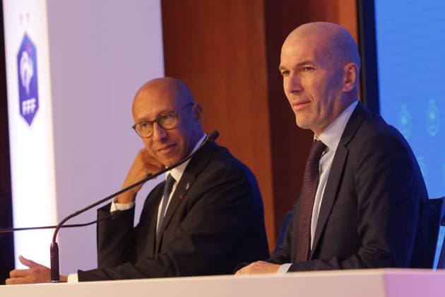 ZINEDINE ZIDANE A LA FFF PHOTOPQR LE PARISIEN LP Philippe Lavieille (Staff) ; PARIS ; 28 07 2026 ; Crédit : Le Parisien Philippe Lavieille Conférence de presse à la FFF de Zinedine Zidane nouveau selectionneur de l Equipe de France de Football au coté du Président de la Federation Française de Football au siège de la FFF Bd de Grenelle. Il est venu saluer les fans qui devant le siège attendait sa venue.Z Former French international football player Zinedine Zidane during a press conference, PK, Pressekonferenz to present him as the new head coach of France national football team at the French Football Federation headquarters (FFF) in Paris on July 28, 2026 *** Local Caption *** EQUIPE DE FRANCE FOOTBALL PARIS 75 France  Copyright: xPHOTOPQR LExPARISIEN MAXPPPxx 20260728LPA5561 20260728LPA5561