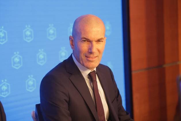 ZINEDINE ZIDANE A LA FFF PHOTOPQR LE PARISIEN LP Philippe Lavieille (Staff) ; PARIS ; 28 07 2026 ; Crédit : Le Parisien Philippe Lavieille Conférence de presse à la FFF de Zinedine Zidane nouveau selectionneur de l Equipe de France de Football au coté du Président de la Federation Française de Football au siège de la FFF Bd de Grenelle. Il est venu saluer les fans qui devant le siège attendait sa venue.Z Former French international football player Zinedine Zidane during a press conference, PK, Pressekonferenz to present him as the new head coach of France national football team at the French Football Federation headquarters (FFF) in Paris on July 28, 2026 *** Local Caption *** EQUIPE DE FRANCE FOOTBALL PARIS 75 France  Copyright: xPHOTOPQR LExPARISIEN MAXPPPxx 20260728LPA5563 20260728LPA5563