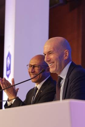 ZINEDINE ZIDANE A LA FFF PHOTOPQR LE PARISIEN LP Philippe Lavieille (Staff) ; PARIS ; 28 07 2026 ; Crédit : Le Parisien Philippe Lavieille Conférence de presse à la FFF de Zinedine Zidane nouveau selectionneur de l Equipe de France de Football au coté du Président de la Federation Française de Football au siège de la FFF Bd de Grenelle. Il est venu saluer les fans qui devant le siège attendait sa venue.Z Former French international football player Zinedine Zidane during a press conference, PK, Pressekonferenz to present him as the new head coach of France national football team at the French Football Federation headquarters (FFF) in Paris on July 28, 2026 *** Local Caption *** EQUIPE DE FRANCE FOOTBALL PARIS 75 France  Copyright: xPHOTOPQR LExPARISIEN MAXPPPxx 20260728LPA5572 20260728LPA5572