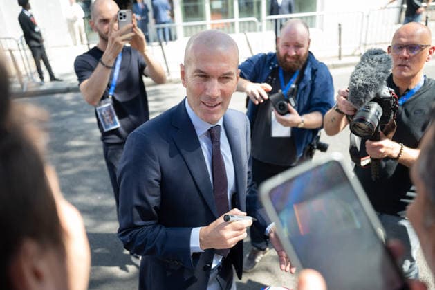 Zidane Meets Fans As The New Coach Of France Football national team, Nationalteam - Paris French international football player Zinedine Zidane greets and poses for selfies with fans as he leaves after a press conference, PK, Pressekonferenz to present him as the new head coach of France national football team at the French Football Federation headquarters (FFF) in Paris, France on July 28, 2026. The former France playmaker, who won the 1998 World Cup and the 2000 European Championship, EM, Europameisterschaft as a player, has been appointed head coach of the French national team, succeeding Didier Deschamps, the French Football Federation (FFF) announced. Zidane takes over from his former teammate Deschamps, who had been in charge since 2012; Deschamps tenure ended with a fourth-place finish at the 2026 World Cup, following a title win in 2018 and a final appearance in 2022. Photo by Alexis Jumeau ABACAPRESS.COM Paris France  Copyright: xJumeauxAlexis ABACAx