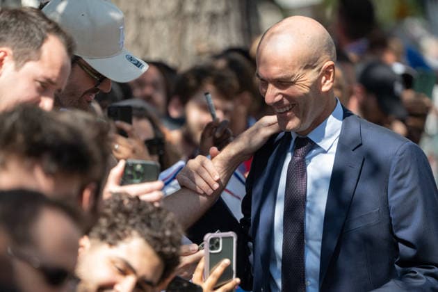 Zidane Meets Fans As The New Coach Of France Football national team, Nationalteam - Paris French international football player Zinedine Zidane greets and poses for selfies with fans as he leaves after a press conference, PK, Pressekonferenz to present him as the new head coach of France national football team at the French Football Federation headquarters (FFF) in Paris, France on July 28, 2026. The former France playmaker, who won the 1998 World Cup and the 2000 European Championship, EM, Europameisterschaft as a player, has been appointed head coach of the French national team, succeeding Didier Deschamps, the French Football Federation (FFF) announced. Zidane takes over from his former teammate Deschamps, who had been in charge since 2012; Deschamps tenure ended with a fourth-place finish at the 2026 World Cup, following a title win in 2018 and a final appearance in 2022. Photo by Alexis Jumeau ABACAPRESS.COM Paris France  Copyright: xJumeauxAlexis ABACAx