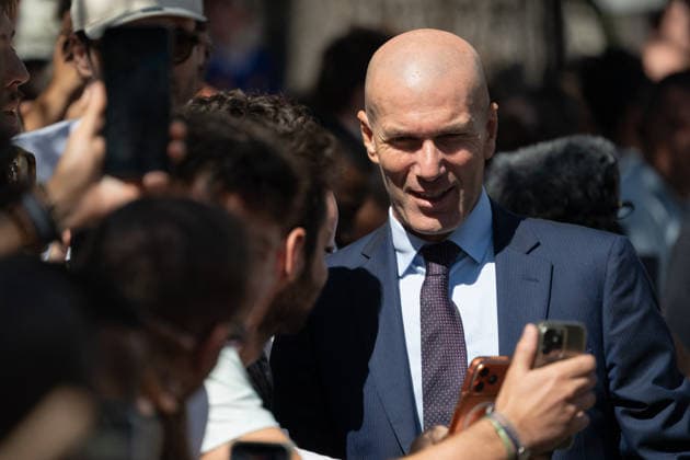 Zidane Meets Fans As The New Coach Of France Football national team, Nationalteam - Paris French international football player Zinedine Zidane greets and poses for selfies with fans as he leaves after a press conference, PK, Pressekonferenz to present him as the new head coach of France national football team at the French Football Federation headquarters (FFF) in Paris, France on July 28, 2026. The former France playmaker, who won the 1998 World Cup and the 2000 European Championship, EM, Europameisterschaft as a player, has been appointed head coach of the French national team, succeeding Didier Deschamps, the French Football Federation (FFF) announced. Zidane takes over from his former teammate Deschamps, who had been in charge since 2012; Deschamps tenure ended with a fourth-place finish at the 2026 World Cup, following a title win in 2018 and a final appearance in 2022. Photo by Alexis Jumeau ABACAPRESS.COM Paris France  Copyright: xJumeauxAlexis ABACAx