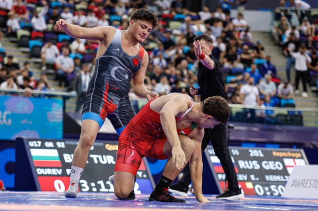 U17, U 17 Wrestling World Championships 92kg GR - Yusuf Yaser Aksu (TUR) df. Filip Filipov Durev (BUL) *** U17 Wrestling World Championships, 92 kg Greco-Roman: Yusuf Yaser Aksu (TUR) defeated Filip Filipov Durev (BUL) Copyright: xKostadinxAndonovx UWW-U17-WC-BAKU-2026