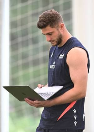 The Oriam, Edinburgh. Edinburgh new signing James Grayson during the session Edinburgh Rugby Training and press conference, PK, Pressekonferenz Rugby Union, Oriam, Edinburgh, Scotland, UK - 28 Jul 2026Edinburgh Hive Stadium United Kingdom  Copyright: xNeilxHanna Shutterstockx 17017414al