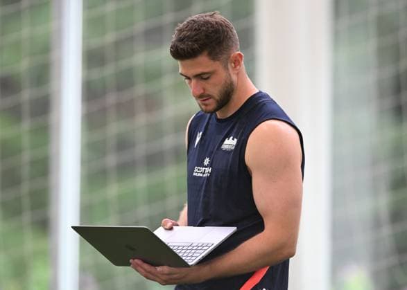 The Oriam, Edinburgh. Edinburgh new signing James Grayson during the session Edinburgh Rugby Training and press conference, PK, Pressekonferenz Rugby Union, Oriam, Edinburgh, Scotland, UK - 28 Jul 2026Edinburgh Hive Stadium United Kingdom  Copyright: xNeilxHanna Shutterstockx 17017414am