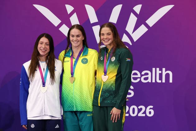 July 27, 2026, Glasgow, Scotland, Great Britain: ALEX PERKINS of Australia (center), KEANNA MACINNES of Scotland (left) and ERIN GALLAGHER of South Africa (right) pose with their gold, silver and bronze medal in the Swimming Women s 100m Butterfly Medal Ceremony of the Commonwealth Games Glasgow 2026 at the Tollcross International Swimming Centre in Glasgow, Scotland. Glasgow Great Britain - ZUMAc179 20260727_zep_c179_466 Copyright: xMickaelxChavetx