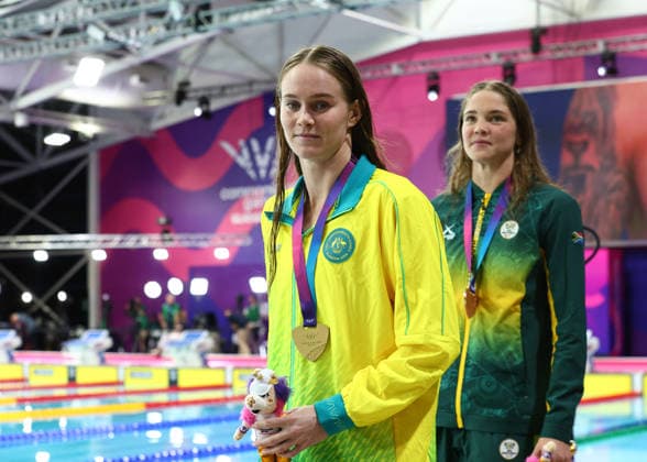 July 27, 2026, Glasgow, Scotland, Great Britain: ALEX PERKINS of Australia with her gold medal in the Swimming Women s 100m Butterfly Medal Ceremony of the Commonwealth Games Glasgow 2026 at the Tollcross International Swimming Centre in Glasgow, Scotland. Glasgow Great Britain - ZUMAc179 20260727_zep_c179_485 Copyright: xMickaelxChavetx