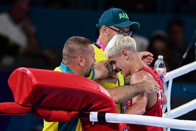 COM26 BOXING, Jye Dixon (red) of Australia celebrates his Quarter Final win against Md Rakib Hossain (blue) of Bangladesh during the Glasgow 2026 Commonwealth Games at SEC Centre in Glasgow, United Kingdom, Tuesday, July 28, 2026. ( NO ARCHIVING, EDITORIAL USE ONLY, AUSTRALIA ONLY Glasgow Scotland United Kingdom  Copyright: xDEANxLEWEINSx 20260728177895905615