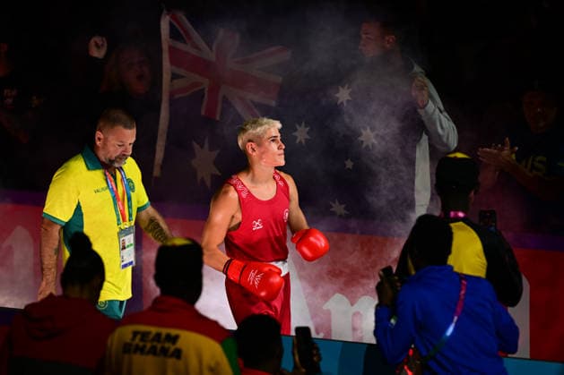 COM26 BOXING, Jye Dixon (red) of Australia arrives for his Quarter Final match against Md Rakib Hossain (blue) of Bangladesh during the Glasgow 2026 Commonwealth Games at SEC Centre in Glasgow, United Kingdom, Tuesday, July 28, 2026. ( NO ARCHIVING, EDITORIAL USE ONLY, AUSTRALIA ONLY Glasgow Scotland United Kingdom  Copyright: xDEANxLEWEINSx 20260728159013039298