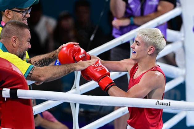 COM26 BOXING, Jye Dixon (red) of Australia celebrates his Quarter Final win against Md Rakib Hossain (blue) of Bangladesh during the Glasgow 2026 Commonwealth Games at SEC Centre in Glasgow, United Kingdom, Tuesday, July 28, 2026. ( NO ARCHIVING, EDITORIAL USE ONLY, AUSTRALIA ONLY Glasgow Scotland United Kingdom  Copyright: xDEANxLEWEINSx 20260728160128424943