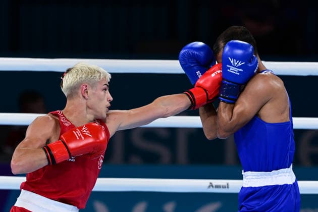 COM26 BOXING, Jye Dixon (red) of Australia in action during his Quarter Final match against Md Rakib Hossain (blue) of Bangladesh during the Glasgow 2026 Commonwealth Games at SEC Centre in Glasgow, United Kingdom, Tuesday, July 28, 2026. ( NO ARCHIVING, EDITORIAL USE ONLY, AUSTRALIA ONLY Glasgow Scotland United Kingdom  Copyright: xDEANxLEWEINSx 20260728182096361823