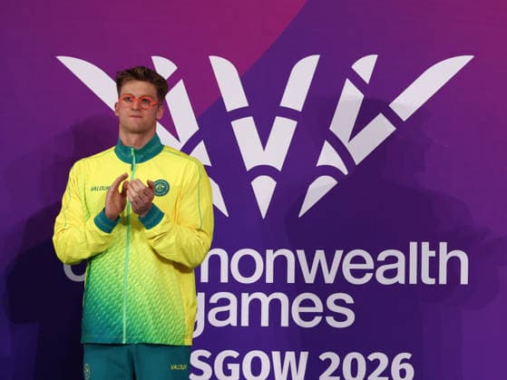 July 27, 2026, Glasgow, Scotland, Great Britain: SAM WILLIAMSON of Australia poses with the gold medal during the Swimming Men s 50m Breaststroke Medal Ceremony of the Commonwealth Games Glasgow 2026 at the Tollcross International Swimming Centre in Glasgow, Scotland. Glasgow Great Britain - ZUMAc179 20260727_zep_c179_503 Copyright: xMickaelxChavetx