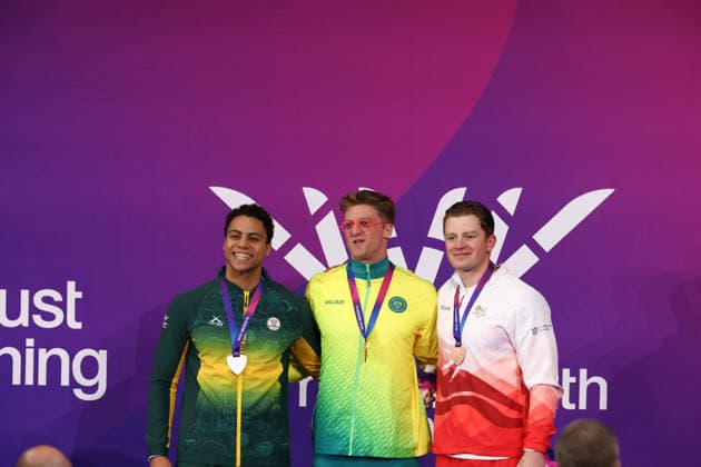 July 27, 2026, Glasgow, Scotland, Great Britain: SAM WILLIAMSON of Australia (center), MICHAEL HOULIE of South Africa (left) and ADAM RAMSAY-PEATY of England pose with the gold, silver and bronze medal during the Swimming Men s 50m Breaststroke Medal Ceremony of the Commonwealth Games Glasgow 2026 at the Tollcross International Swimming Centre in Glasgow, Scotland. Commowealth Games 2026: Swimming  - ZUMAc179 20260727_zep_c179_496 Copyright: xMickaelxChavetx