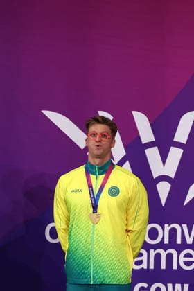 July 27, 2026, Glasgow, Scotland, Great Britain: SAM WILLIAMSON of Australia poses with the gold medal during the Swimming Men s 50m Breaststroke Medal Ceremony of the Commonwealth Games Glasgow 2026 at the Tollcross International Swimming Centre in Glasgow, Scotland. Commowealth Games 2026: Swimming  - ZUMAc179 20260727_zep_c179_498 Copyright: xMickaelxChavetx