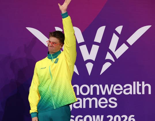 July 27, 2026, Glasgow, Scotland, Great Britain: SAM WILLIAMSON of Australia poses with the gold medal during the Swimming Men s 50m Breaststroke Medal Ceremony of the Commonwealth Games Glasgow 2026 at the Tollcross International Swimming Centre in Glasgow, Scotland. Commowealth Games 2026: Swimming  - ZUMAc179 20260727_zep_c179_501 Copyright: xMickaelxChavetx