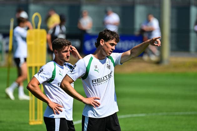 28.07.2026; Moenchengladbach; Fussball, Herren, Saison 2026 2027, Training Borussia Moenchengladbach v. li. Enzo Leopold (Gladbach), Philipp Sander (Gladbach) DFL regulations prohibit any use of photographs as image sequences and or quasi-video. ista-Borussia-Park NRW Deutschland *** July 28, 2026, Mönchengladbach Soccer, Men s, 2026–2027 Season, Borussia Mönchengladbach Training: From left, Enzo Leopold (Gladbach), Philipp Sander (Gladbach). DFL regulations prohibit any use of photographs as image sequences and or quasi-video content at Borussia Park, North Rhine-Westphalia, Germany