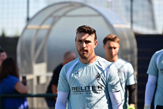 28.07.2026; Moenchengladbach; Fussball, Herren, Saison 2026 2027, Training Borussia Moenchengladbach Torwart Tobias Sippel (Gladbach); Im Hintergrund rechts Torwart Jan Olschowsky (Gladbach) DFL regulations prohibit any use of photographs as image sequences and or quasi-video. ista-Borussia-Park NRW Deutschland *** July 28, 2026, Mönchengladbach Soccer, Men s, 2026–2027 season, Borussia Mönchengladbach goalkeeper Tobias Sippel training in Gladbach. In the background on the right: goalkeeper Jan Olschowsky, Gladbach. DFL regulations prohibit any use of photographs as image sequences and or quasi-video content at Borussia Park, North Rhine-Westphalia, Germany