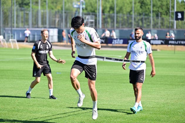 28.07.2026; Moenchengladbach; Fussball, Herren, Saison 2026 2027, Training Borussia Moenchengladbach Trainingsuebung mit Shuto Machino (Gladbach, li.) und Franck Honorat (Gladbach, re.) DFL regulations prohibit any use of photographs as image sequences and or quasi-video. ista-Borussia-Park NRW Deutschland *** July 28, 2026, Mönchengladbach Soccer, Men s, 2026–2027 season, Borussia Mönchengladbach training session with Shuto Machino (Gladbach, left) and Franck Honorat (Gladbach, right). DFL regulations prohibit any use of photographs as image sequences and or quasi-video content at Borussia Park, NRW, Germany