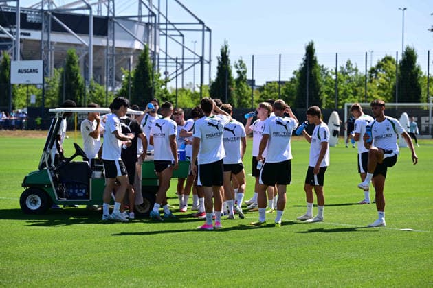 28.07.2026; Moenchengladbach; Fussball, Herren, Saison 2026 2027, Training Borussia Moenchengladbach Trinkpause DFL regulations prohibit any use of photographs as image sequences and or quasi-video. ista-Borussia-Park NRW Deutschland *** July 28, 2026, Mönchengladbach, Soccer, Men s, 2026–2027 Season, Borussia Mönchengladbach Training, Water Break. DFL regulations prohibit any use of photographs as image sequences and or quasi-video. Borussia Park, NRW, Germany