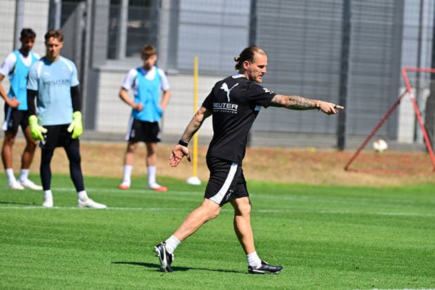 28.07.2026; Moenchengladbach; Fussball, Herren, Saison 2026 2027, Training Borussia Moenchengladbach Eugen Polanski (Trainer Gladbach) gibt Anweisungen DFL regulations prohibit any use of photographs as image sequences and or quasi-video. ista-Borussia-Park NRW Deutschland *** July 28, 2026, Mönchengladbach, Soccer, Men s, 2026–2027 Season, Borussia Mönchengladbach Training, Eugen Polanski, Gladbach Coach, Giving Instructions. DFL regulations prohibit any use of photographs as image sequences and or quasi-video content. Borussia Park, North Rhine-Westphalia, Germany