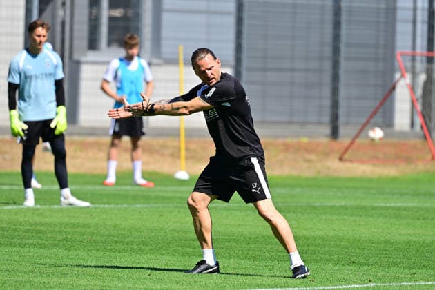 28.07.2026; Moenchengladbach; Fussball, Herren, Saison 2026 2027, Training Borussia Moenchengladbach Eugen Polanski (Trainer Gladbach) gibt Anweisungen DFL regulations prohibit any use of photographs as image sequences and or quasi-video. ista-Borussia-Park NRW Deutschland *** July 28, 2026, Mönchengladbach, Soccer, Men s, 2026–2027 Season, Borussia Mönchengladbach Training, Eugen Polanski, Gladbach Coach, Giving Instructions. DFL regulations prohibit any use of photographs as image sequences and or quasi-video content. Borussia Park, North Rhine-Westphalia, Germany
