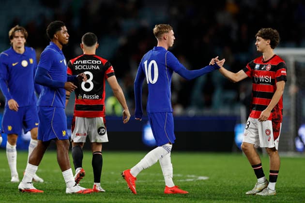 SOCCER CHELSEA WANDERERS, Cole Palmer of Chelsea shakes hands with Joshua Cetinic of the Wanderers after the Sydney Super Cup match between Chelsea FC and the Western Sydney Wanderers FC at Accor Stadium in Sydney, Tuesday, July 28, 2026. ( NO ARCHIVING, EDITORIAL USE ONLY SYDNEY NEW SOUTH WALES AUSTRALIA  Copyright: xMARKxEVANSx 20260728123535103136