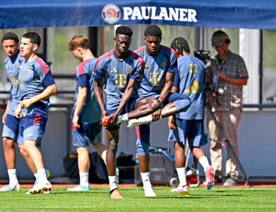 28.07.2026, Fussball Bundesliga 2026 2027, Trainingslager FC Bayern München in Rottach-Egern am Tegernsee (Bayern). Bara Sapoko Ndiaye (li, FC Bayern München). *** July 28, 2026, 2026–2027 Bundesliga, FC Bayern Munich training camp in Rottach-Egern on Lake Tegernsee, Bavaria, Bara Sapoko Ndiaye, FC Bayern Munich
