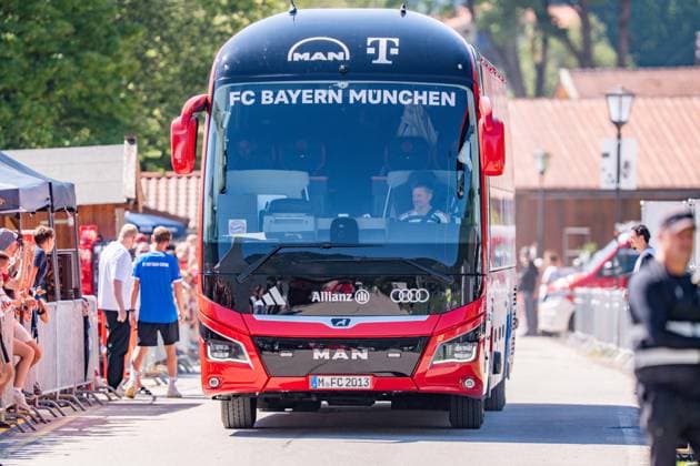 Trainingslager, FC Bayern München am 28.07.2026 in Rottach-Egern FC Bayern München Mannschaftsbus *** Training camp, FC Bayern Munich on July 28, 2026, in Rottach Egern; FC Bayern Munich team bus Copyright: xBahhoxKarax