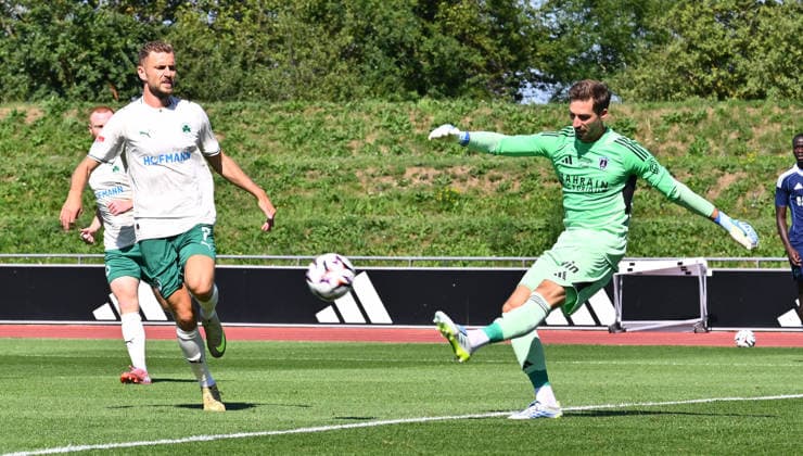 28.07.2026 - Fussball - Saison 2026 2027 - Testspiel Freundschaftsspiel Vorbereitungsspiel - Paris FC - SpVgg Greuther Fürth ( Kleeblatt ) - - Sportfoto Zink - xwoxzix - regulations prohibit any use of photographs as image sequences and or quasi-video - only for editorial use - Dennis Srbeny (7, SpVgg Greuther Fürth ) Kevin Trapp (1, Paris FC) *** July 28, 2026 Soccer Season 2026–2027 Exhibition Match Friendly Match Preseason Match Paris FC SpVgg Greuther Fürth Kleeblatt Sports Photo by Zink xwoxzix; regulations prohibit any use of photographs as image sequences and or quasi-video; for editorial use only. Dennis Srbeny 7, SpVgg Greuther Fürth Kevin Trapp 1, Paris FC