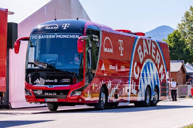 Trainingslager, FC Bayern München am 28.07.2026 in Rottach-Egern Mannschaftsbus FC Bayern München *** Training camp, FC Bayern Munich on July 28, 2026, in Rottach Egern; FC Bayern Munich team bus Copyright: xBahhoxKarax