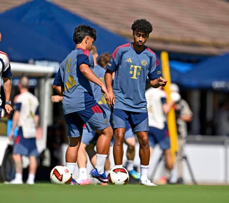 28.07.2026, Fussball Bundesliga 2026 2027, Trainingslager FC Bayern München in Rottach-Egern am Tegernsee (Bayern). Nathaniel Brown (FC Bayern München) am Ball. *** July 28, 2026, 2026–2027 Bundesliga, FC Bayern Munich training camp in Rottach-Egern on Lake Tegernsee, Bavaria; Nathaniel Brown of FC Bayern Munich in action