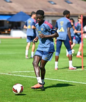 28.07.2026, Fussball Bundesliga 2026 2027, Trainingslager FC Bayern München in Rottach-Egern am Tegernsee (Bayern). Bara Sapoko Ndiaye (FC Bayern München) am Ball. *** July 28, 2026, 2026–2027 Bundesliga, FC Bayern Munich training camp in Rottach-Egern on Lake Tegernsee, Bavaria, Bara Sapoko Ndiaye, FC Bayern Munich in action