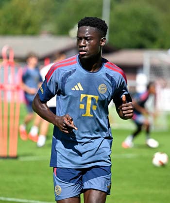 28.07.2026, Fussball Bundesliga 2026 2027, Trainingslager FC Bayern München in Rottach-Egern am Tegernsee (Bayern). Bara Sapoko Ndiaye (FC Bayern München) spurtet *** July 28, 2026, 2026–2027 Bundesliga, FC Bayern Munich training camp in Rottach-Egern on Lake Tegernsee, Bavaria, Bara Sapoko Ndiaye, FC Bayern Munich sprints