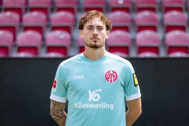 Fussball - Porträttermin 2026 2027 - 1. FSV Mainz 05 - 23.07.26, Maximilian Kinzig - 1. FSV Mainz 05, 1.BL, Porträttermin 2026 2027, - *** Soccer Profile Session 2026 2027 1 FSV Mainz 05 23 07 26, Maximilian Kinzig 1 FSV Mainz 05, 1 Bundesliga, Profile Session 2026 2027,