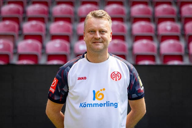 Fussball - Porträttermin 2026 2027 - 1. FSV Mainz 05 - 23.07.26, Darius Salbert (Teammanager) - 1. FSV Mainz 05, 1.BL, Porträttermin 2026 2027, - *** Soccer Profile Session 2026 2027 1 FSV Mainz 05 23 07 26, Darius Salbert, Team Manager 1 FSV Mainz 05, 1 Bundesliga, Profile Session 2026 2027,