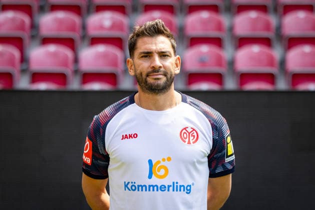 Fussball - Porträttermin 2026 2027 - 1. FSV Mainz 05 - 23.07.26, Nejmeddin Daghfous (Teambetreuer Integration) - 1. FSV Mainz 05, 1.BL, Porträttermin 2026 2027, - *** Soccer Profile Date 2026 2027 1 FSV Mainz 05 23 07 26, Nejmeddin Daghfous, Team Integration Coordinator 1 FSV Mainz 05, 1 Bundesliga, Profile Date 2026 2027,