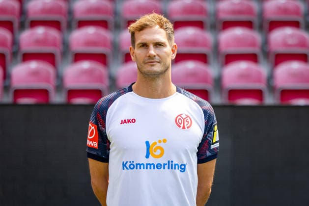 Fussball - Porträttermin 2026 2027 - 1. FSV Mainz 05 - 23.07.26, Jonas Grünewald (stellvertretende Leitung Performance) - 1. FSV Mainz 05, 1.BL, Porträttermin 2026 2027, - *** Soccer Profile Session 2026–2027 1 FSV Mainz 05 23 07 26, Jonas Grünewald, Deputy Head of Performance at 1 FSV Mainz 05, 1 Bundesliga, Profile Session 2026–2027,