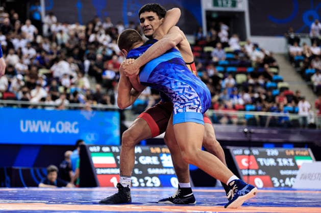 U17, U 17 Wrestling World Championships 71kg GR - Esmaeil Ebrahim Zaherdoust (IRI) df. Dimitrios Sarapis (GRE) *** U17 Wrestling World Championships, 71 kg Greco-Roman: Esmaeil Ebrahim Zaherdoust (IRI) def. Dimitrios Sarapis (GRE) Copyright: xKostadinxAndonovx UWW-U17-WC-BAKU-2026