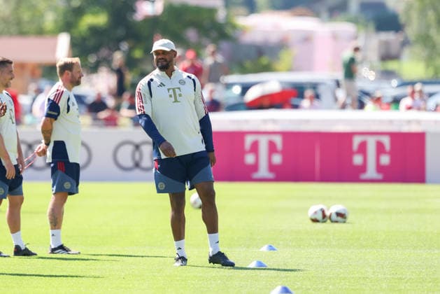 Vincent Kompany (FC Bayern Muenchen, Cheftrainer), GER, Oeffentliches Training, FC Bayern Muenchen, Fussball, Saison 2026 2027, 28.07.2026, GER, Oeffentliches Training, FC Bayern Muenchen, Fussball, Saison 2026 2027, 28.07.2026 Rottach-Egern *** Vincent Kompany, FC Bayern Munich, Head Coach, GER, Open Practice, FC Bayern Munich, Soccer, 2026–2027 Season, July 28, 2026, GER, Open Practice, FC Bayern Munich, Soccer, 2026–2027 Season, July 28, 2026, Rottach-Egern Copyright: xEibner-Pressefoto JennixMaulx EP_JML