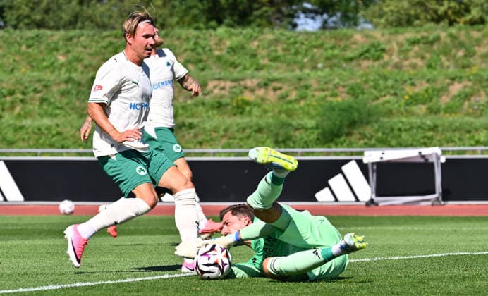28.07.2026 - Fussball - Saison 2026 2027 - Testspiel Freundschaftsspiel Vorbereitungsspiel - Paris FC - SpVgg Greuther Fürth ( Kleeblatt ) - - Sportfoto Zink - xwoxzix - regulations prohibit any use of photographs as image sequences and or quasi-video - only for editorial use - Felix Klaus (30, SpVgg Greuther Fürth ) Kevin Trapp (1, Paris FC) *** July 28, 2026 Soccer Season 2026–2027 Exhibition Match Friendly Match Preseason Match Paris FC SpVgg Greuther Fürth Kleeblatt Sports Photo Zink xwoxzix Regulations prohibit any use of photographs as image sequences and or quasi-video; for editorial use only. Felix Klaus 30, SpVgg Greuther Fürth Kevin Trapp 1, Paris FC