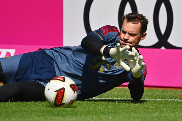 Manuel NEUER (Torwart Bayern Muenchen) pariert den Ball,Parade, Aktion,Einzelbild,angeschnittenes Einzelmotiv,Halbfigur,halbe Figur. Oeffentliches Training FC Bayern Muenchen im Trainingslager in Rottach Egern am 28.07.2026. Fussball 1. Bundesliga,Saison 2026 2027. *** Manuel NEUER, goalkeeper for Bayern Munich, saves the ball,Save, Action, Still Image, Cropped Single Shot, Half-Figure, Half-Figure Public Training Session of FC Bayern Munich at the training camp in Rottach-Egern on July 28, 2026 Soccer, Bundesliga 1, 2026–2027 Season