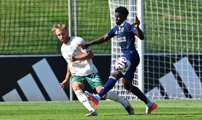 28.07.2026 - Fussball - Saison 2026 2027 - Testspiel Freundschaftsspiel Vorbereitungsspiel - Paris FC - SpVgg Greuther Fürth ( Kleeblatt ) - - Sportfoto Zink - xwoxzix - regulations prohibit any use of photographs as image sequences and or quasi-video - only for editorial use - Jannik Dehm ( 23, SpVgg Greuther Fürth ) Emmanuel Mbemba Nlandu (3, Paris FC) *** July 28, 2026 Soccer Season 2026–2027 Exhibition Match Friendly Match Preseason Match Paris FC vs. SpVgg Greuther Fürth Kleeblatt Sports Photo by Zink xwoxzix; regulations prohibit any use of photographs as image sequences and or quasi-video; for editorial use only. Jannik Dehm 23, SpVgg Greuther Fürth Emmanuel Mbemba Nlandu 3, Paris FC