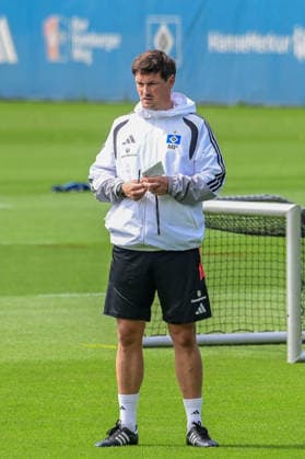 Trainer Merlin Polzin ( HSV ) Deutschland , Hamburg , Trainingsgelände am Volkspark Fussball , 1. Bundesliga , Training des HSV *** Coach Merlin Polzin, HSV Germany, Hamburg, Volkspark Soccer Training Facility, Bundesliga 1, HSV Training
